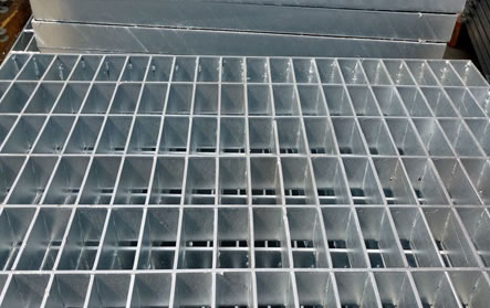 鋼格柵G503/30/50W熱浸鋅對插型格柵，適用于脫硫塔平臺