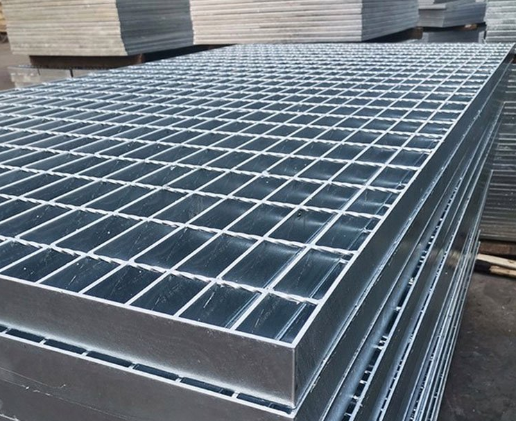 鋼格板（鋸齒面）32x5mm 承重桿，間距 40mm，橫桿間距 100mm，熱鍍鋅